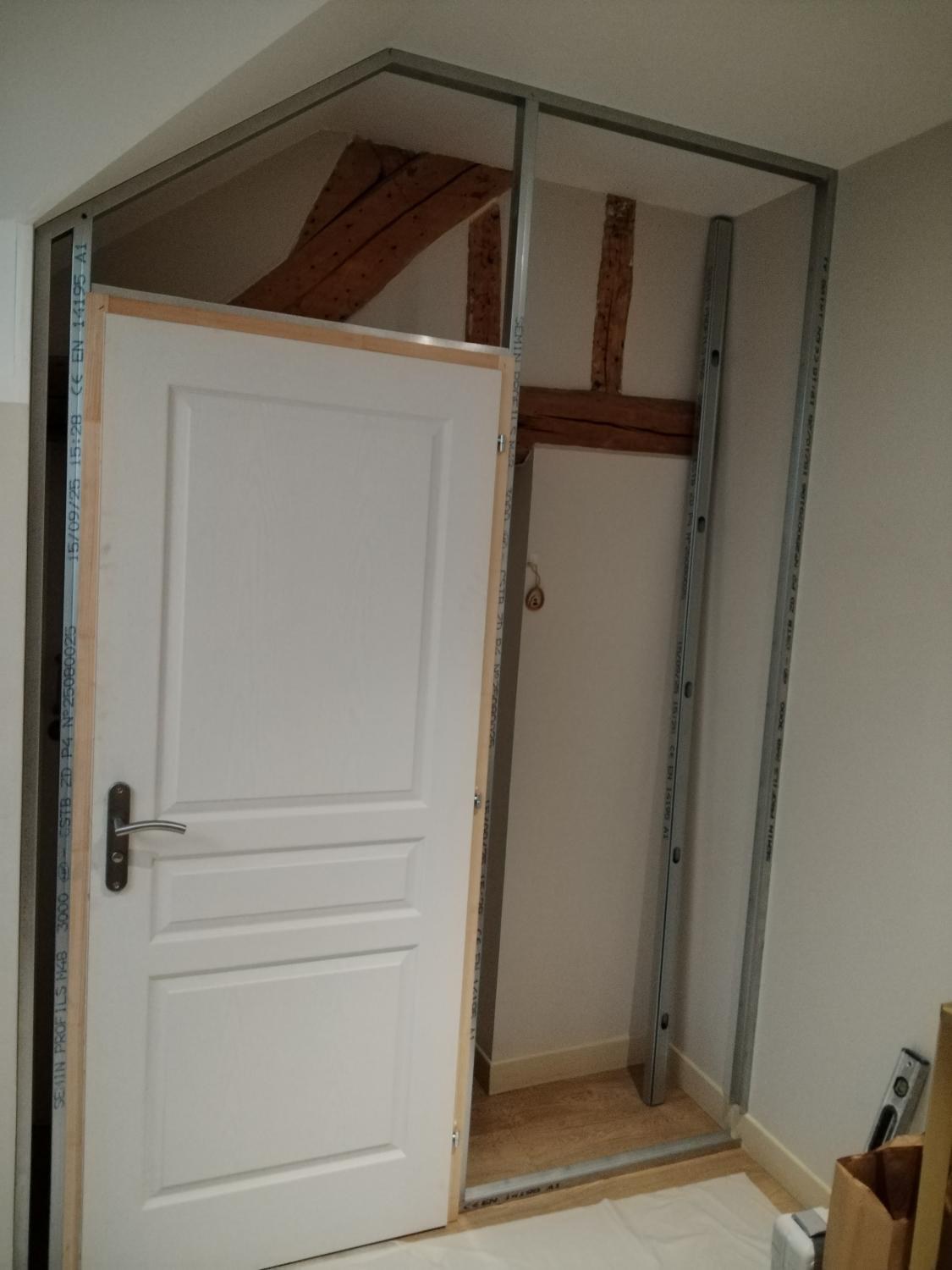 Création d'une cloison avec pose de bloc-porte