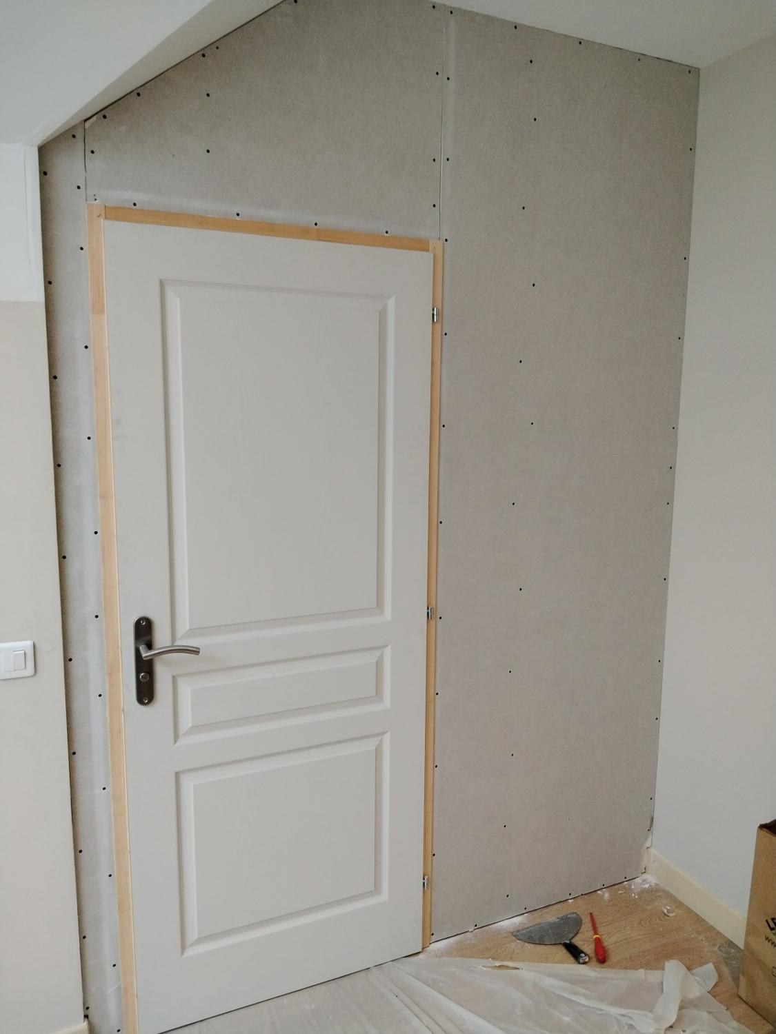 Création d'une cloison avec pose de bloc-porte