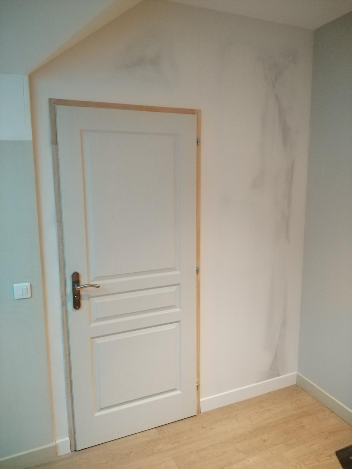Création d'une cloison avec pose de bloc-porte